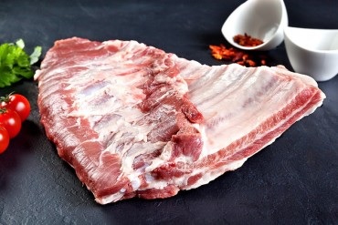 COSTILLA DE CERDO CARNUDA, €/KG